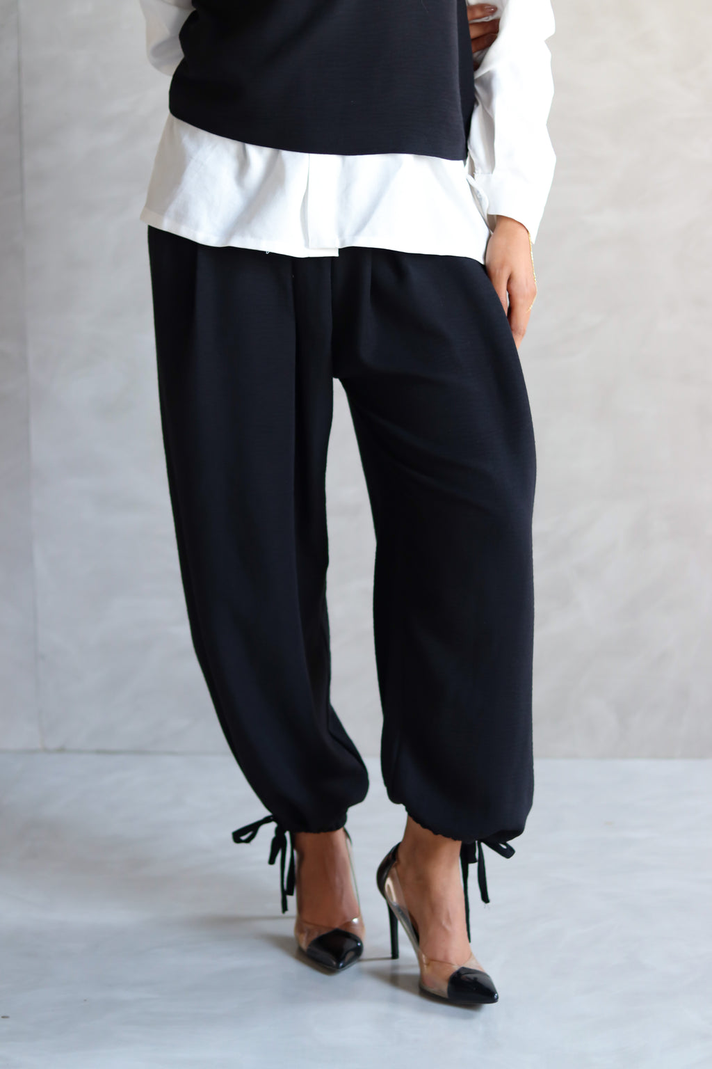 Linen Balloon Pants in Black