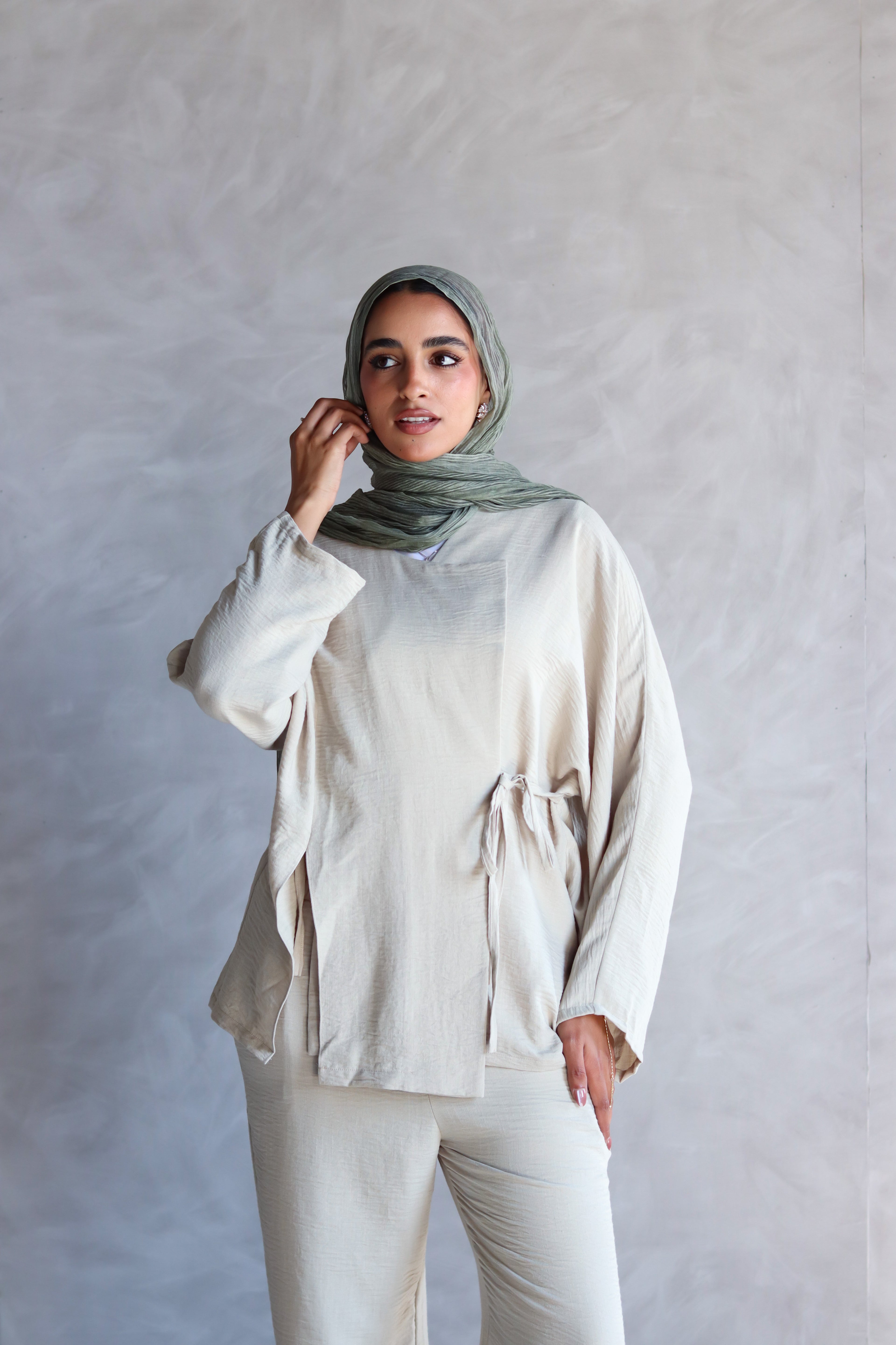 The Basic Knot Set Linen in Beige