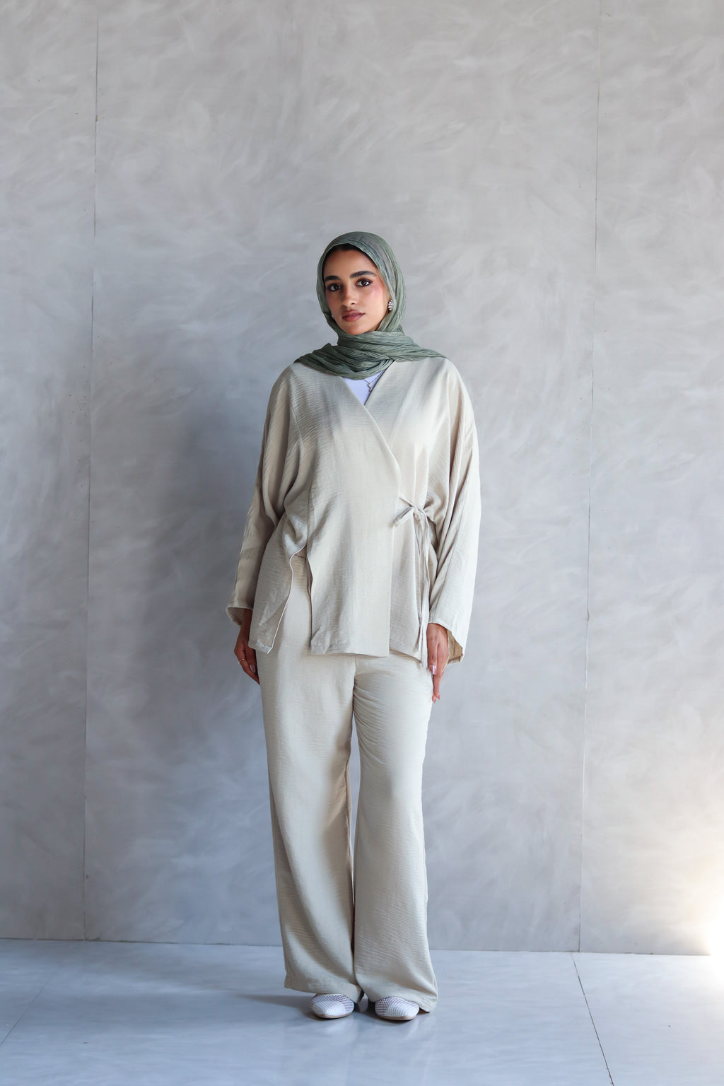 The Basic Knot Set Linen in Beige