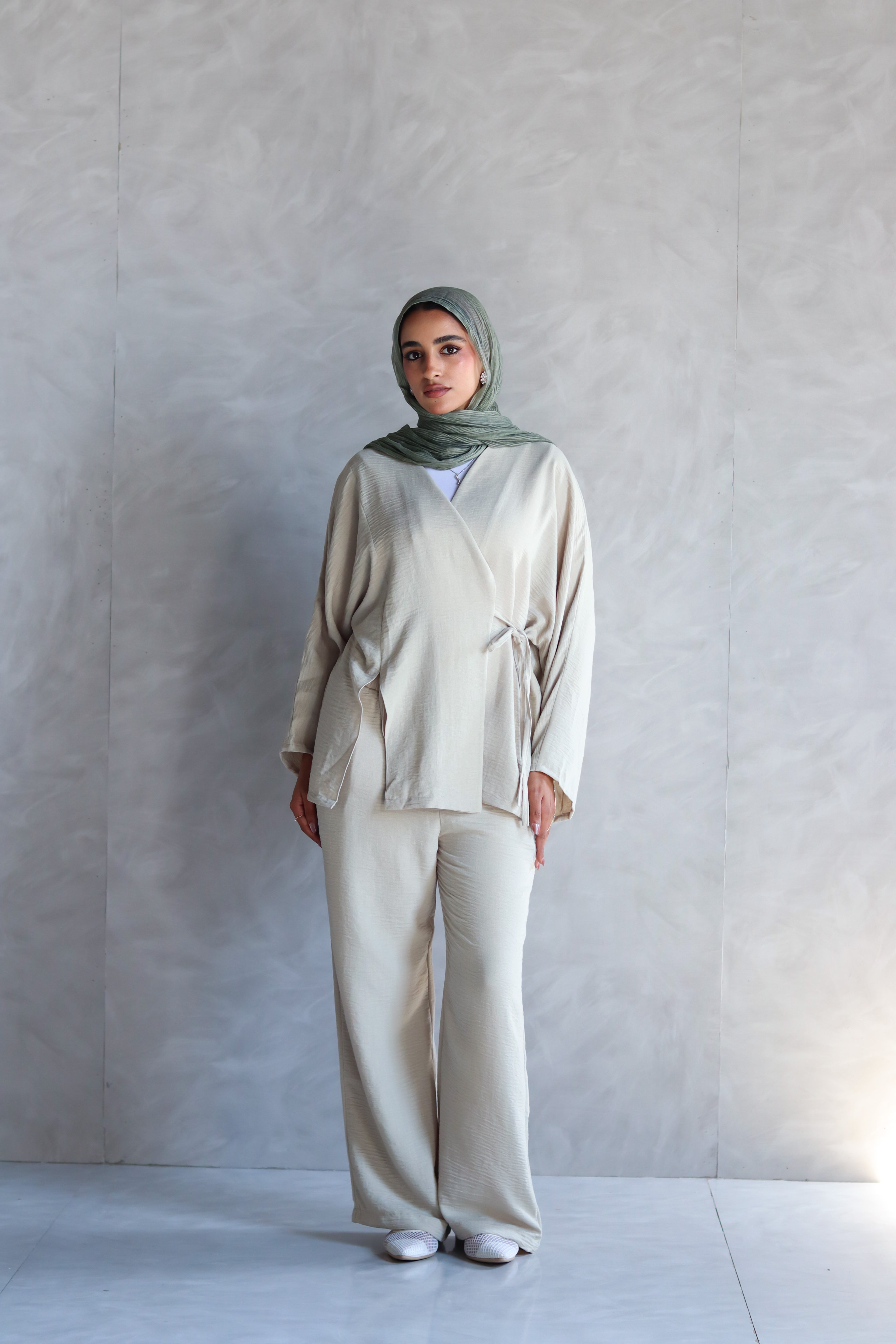 The Basic Knot Set Linen in Beige