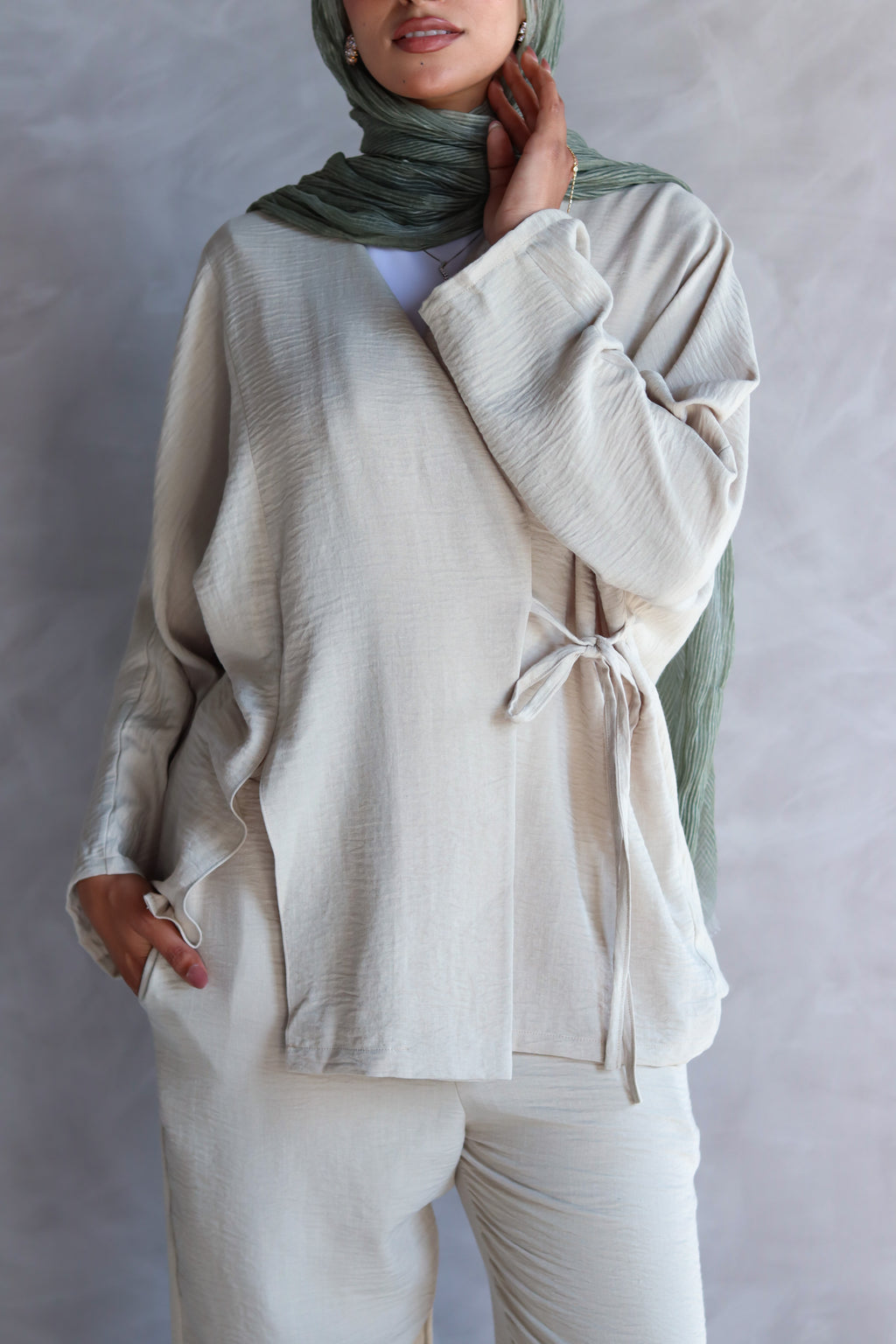 The Basic Knot Set Linen in Beige