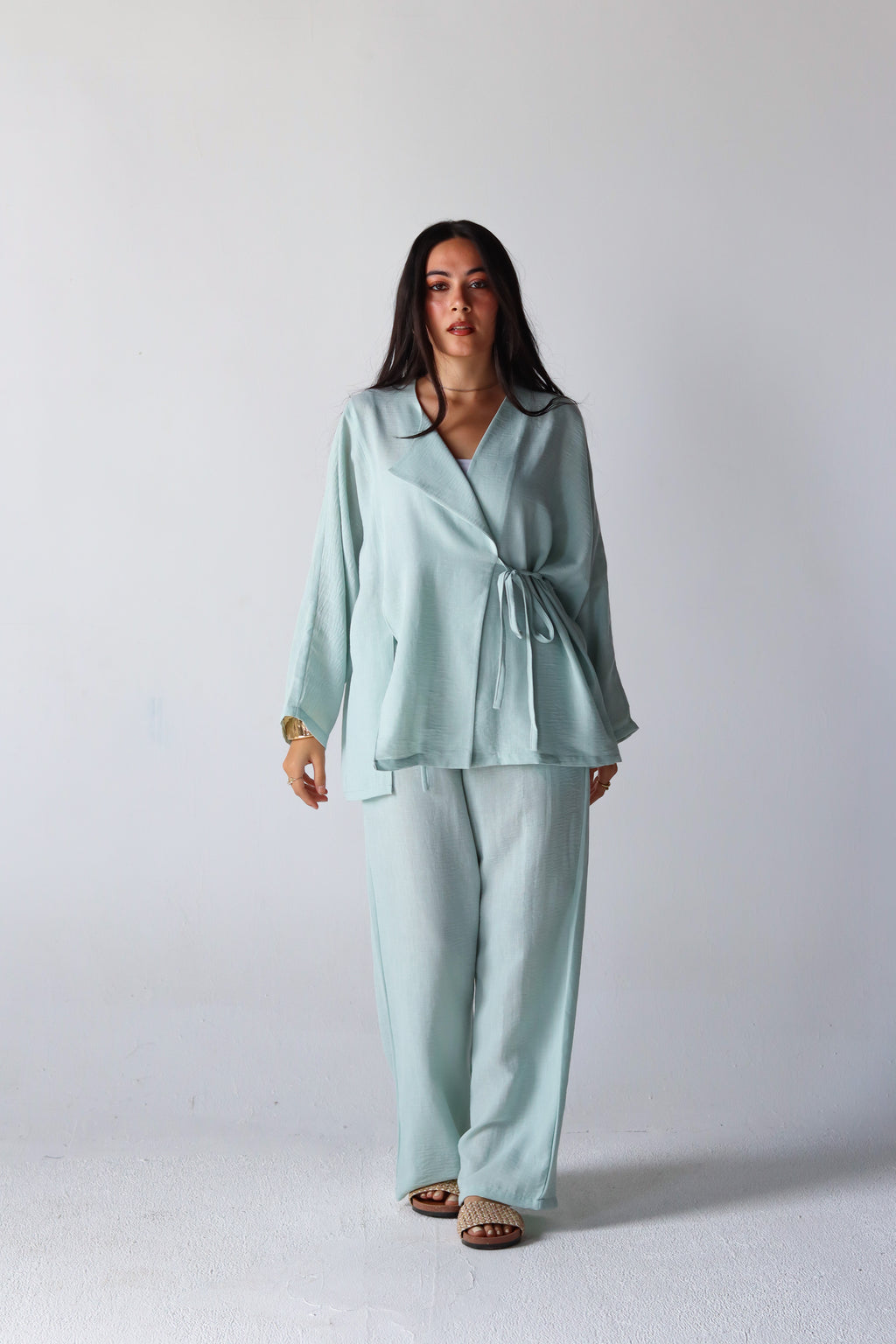 The Basic Knot Linen Set in Mint