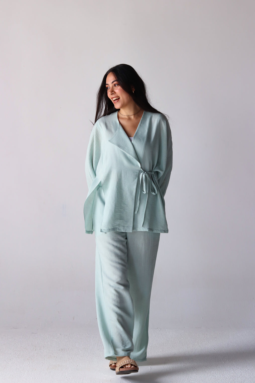The Basic Knot Linen Set in Mint