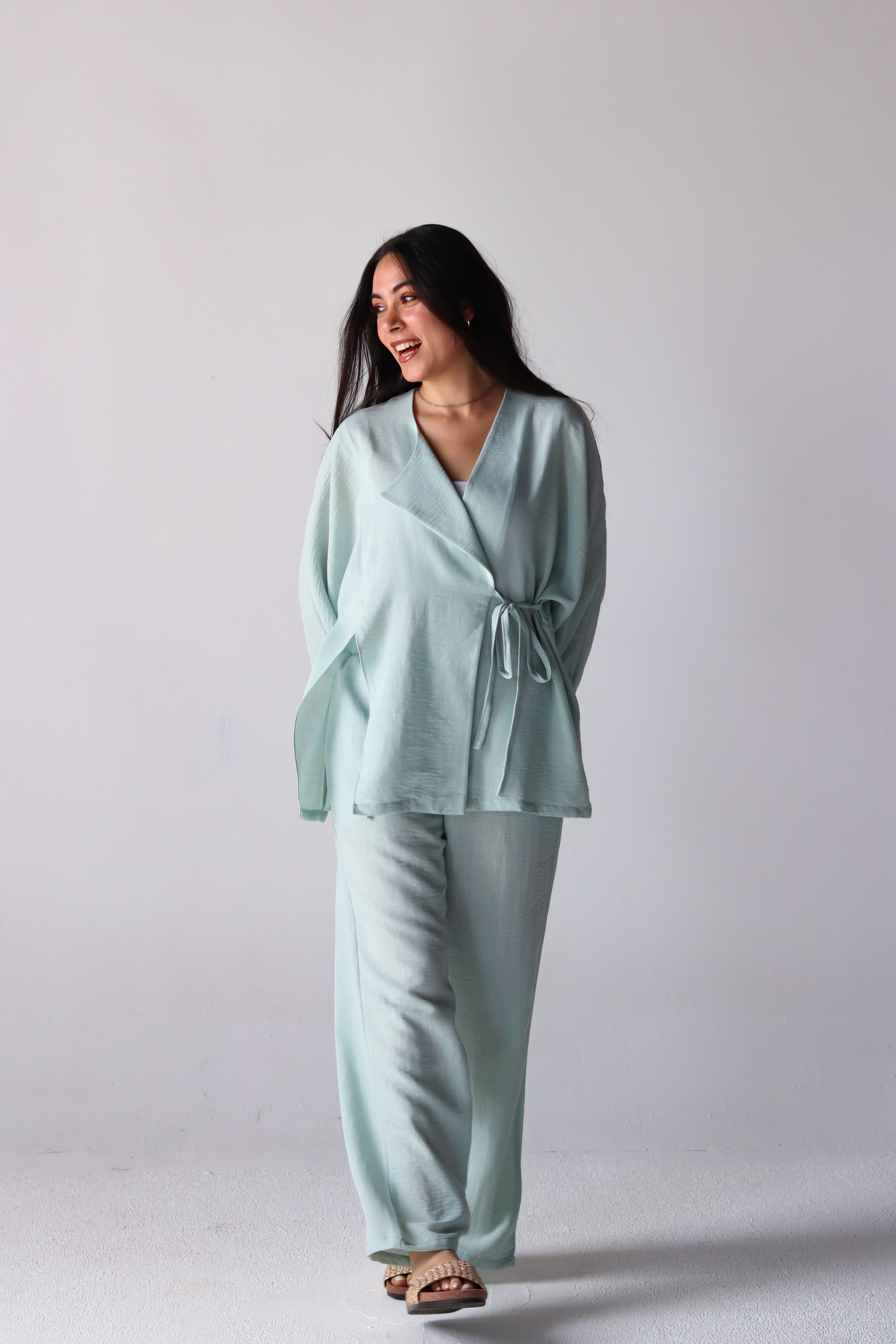 The Basic Knot Linen Set in Mint