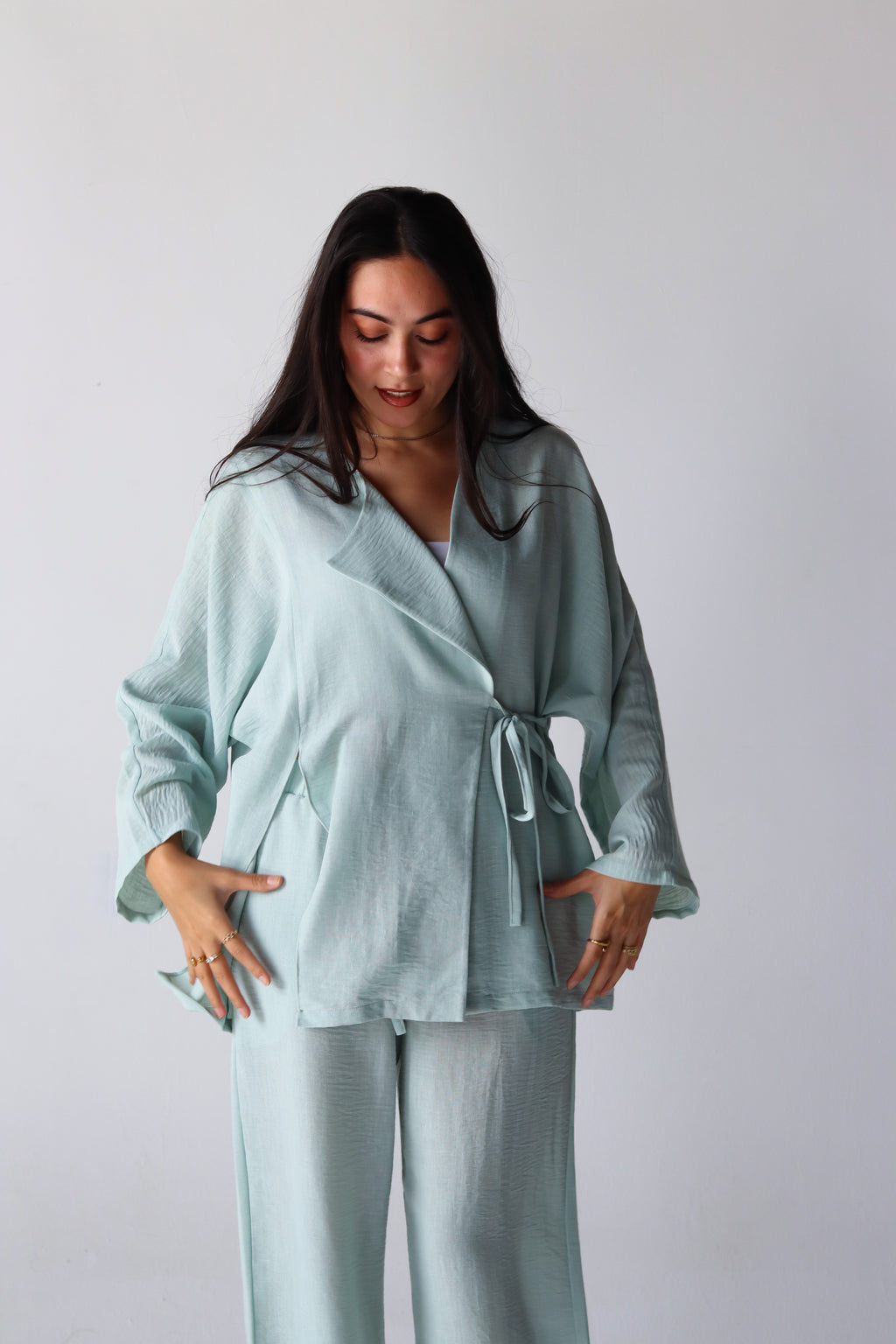 The Basic Knot Linen Set in Mint
