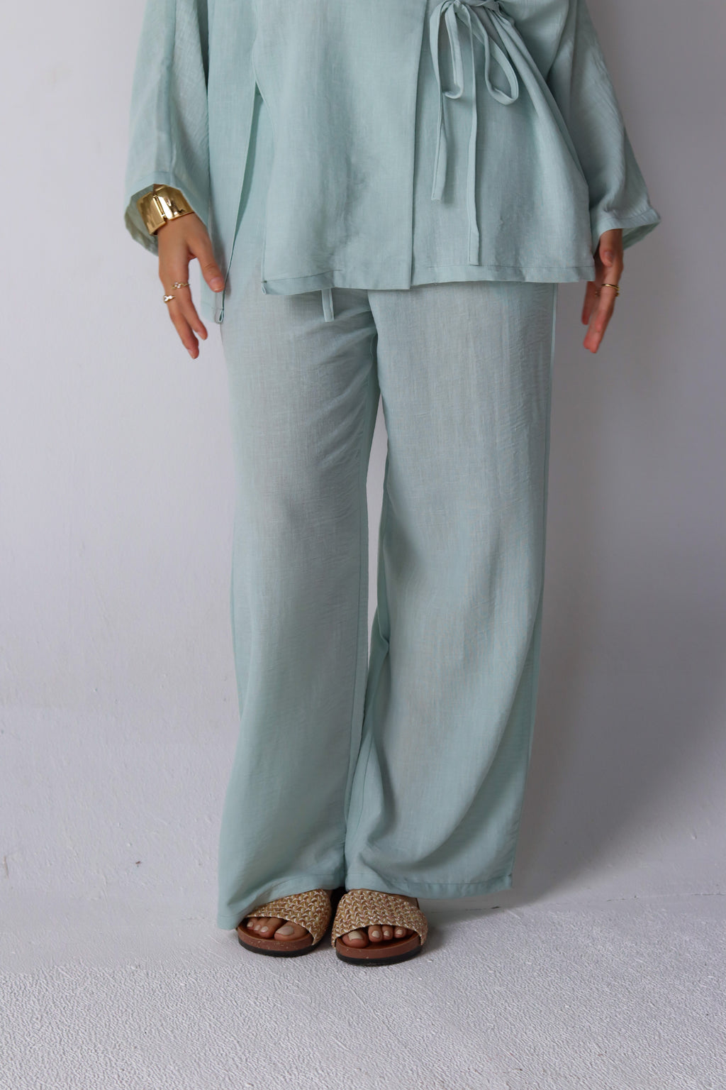 The Basic Knot Linen Set in Mint