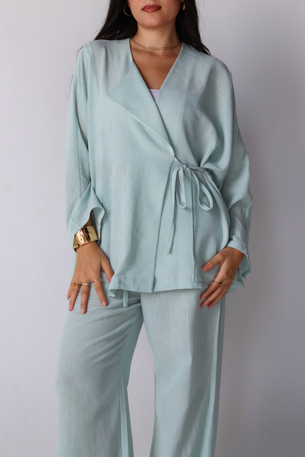 The Basic Knot Linen Set in Mint