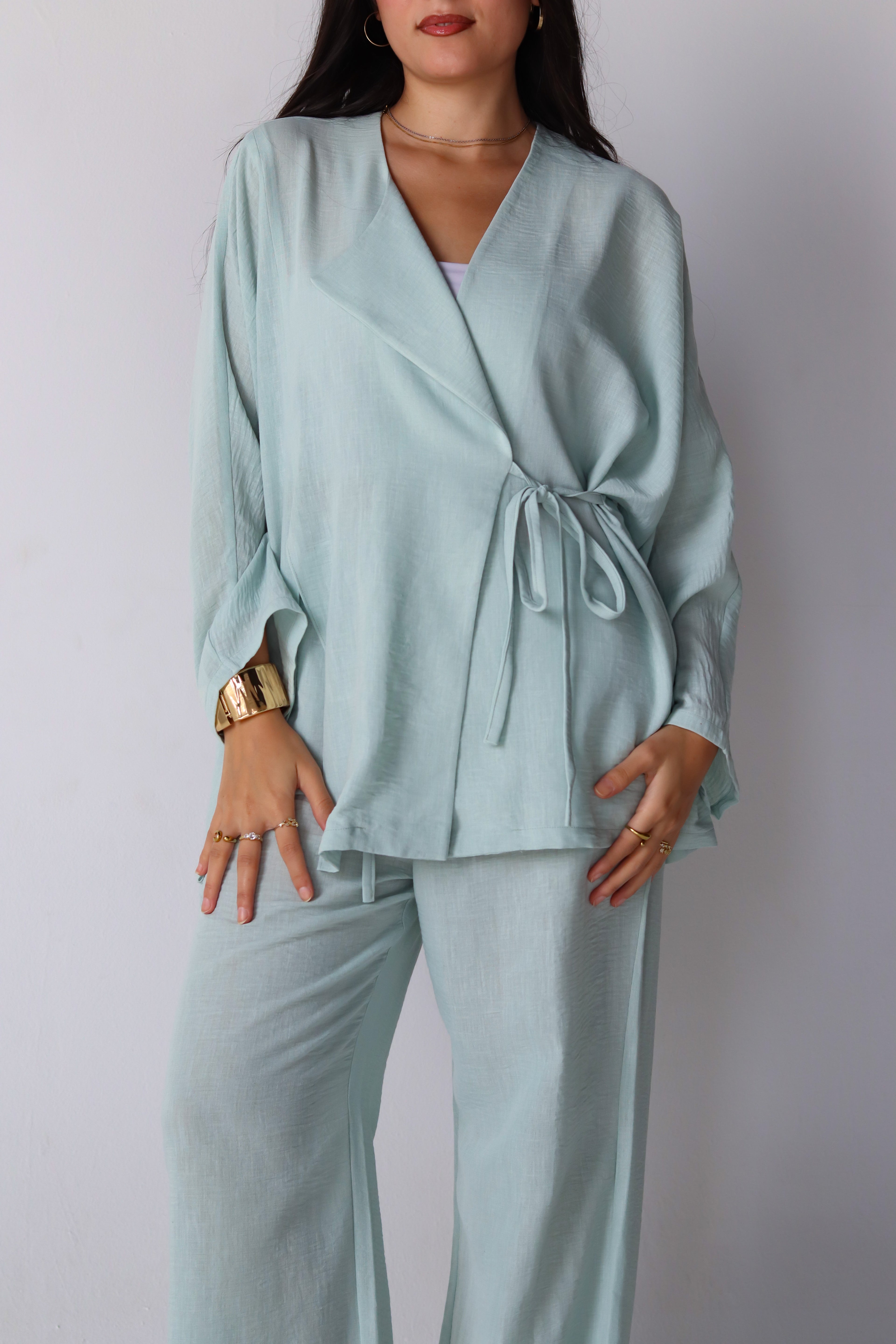 The Basic Knot Linen Set in Mint