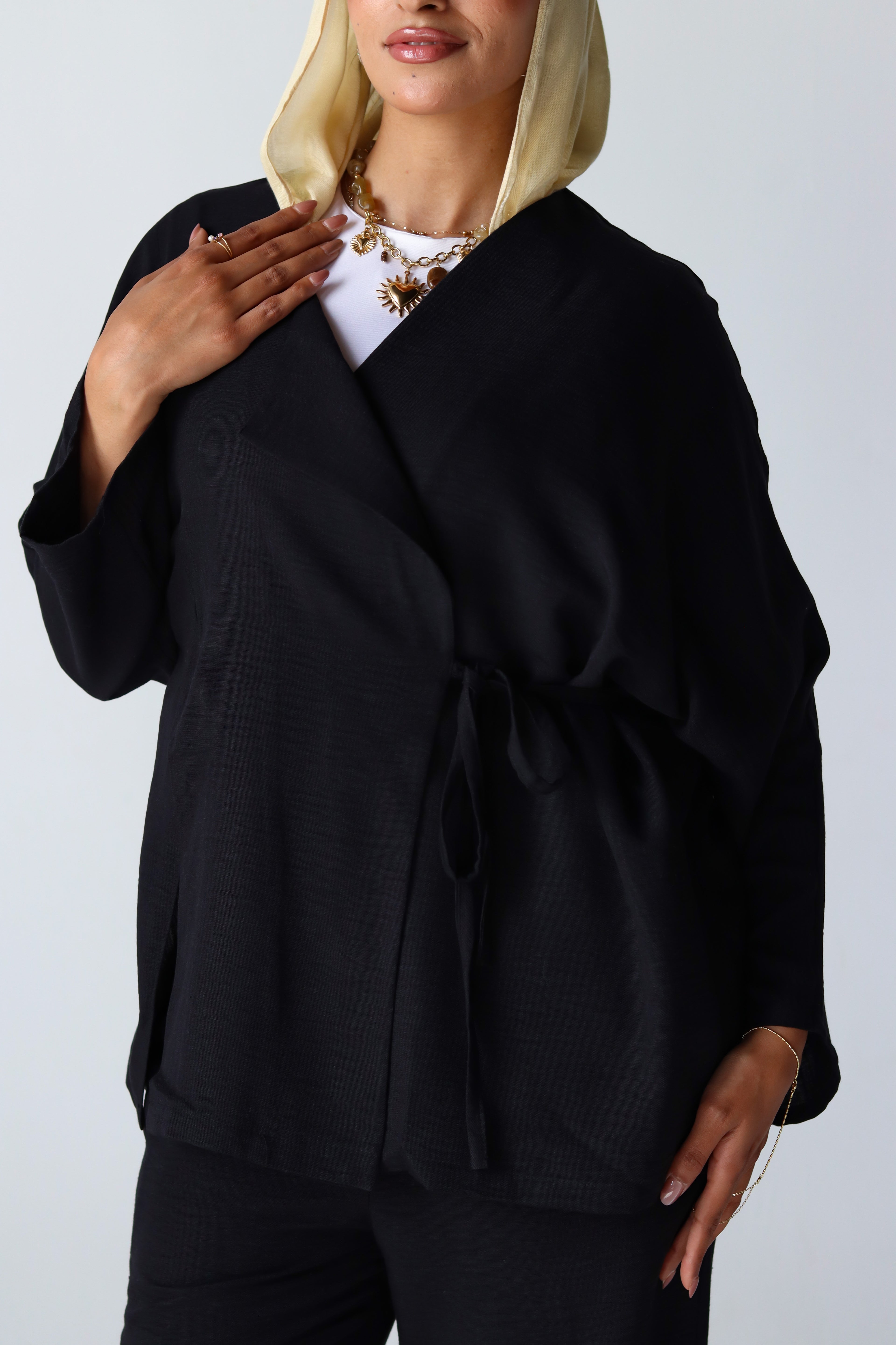 The Basic Knot Linen Set in Black