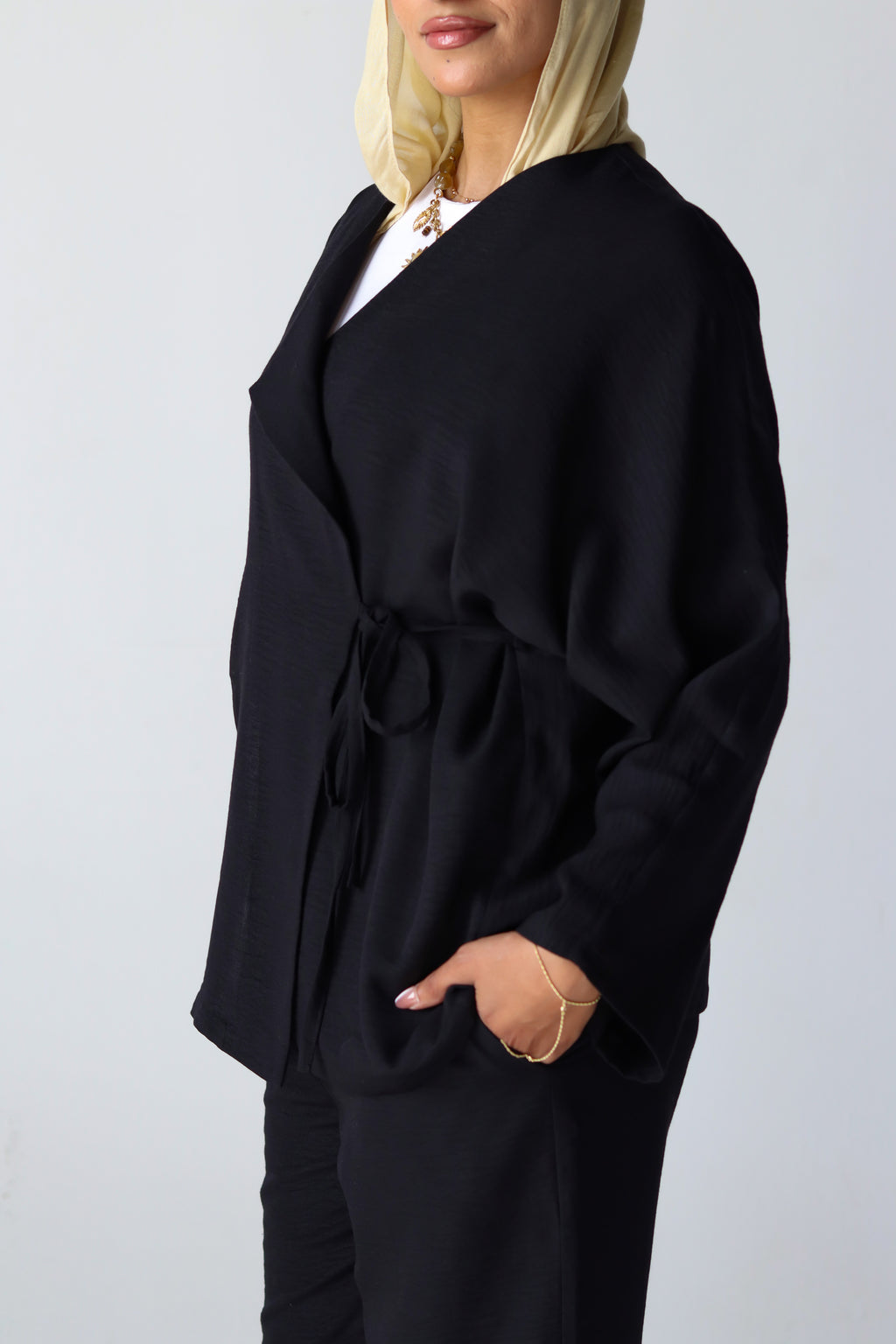 The Basic Knot Linen Set in Black