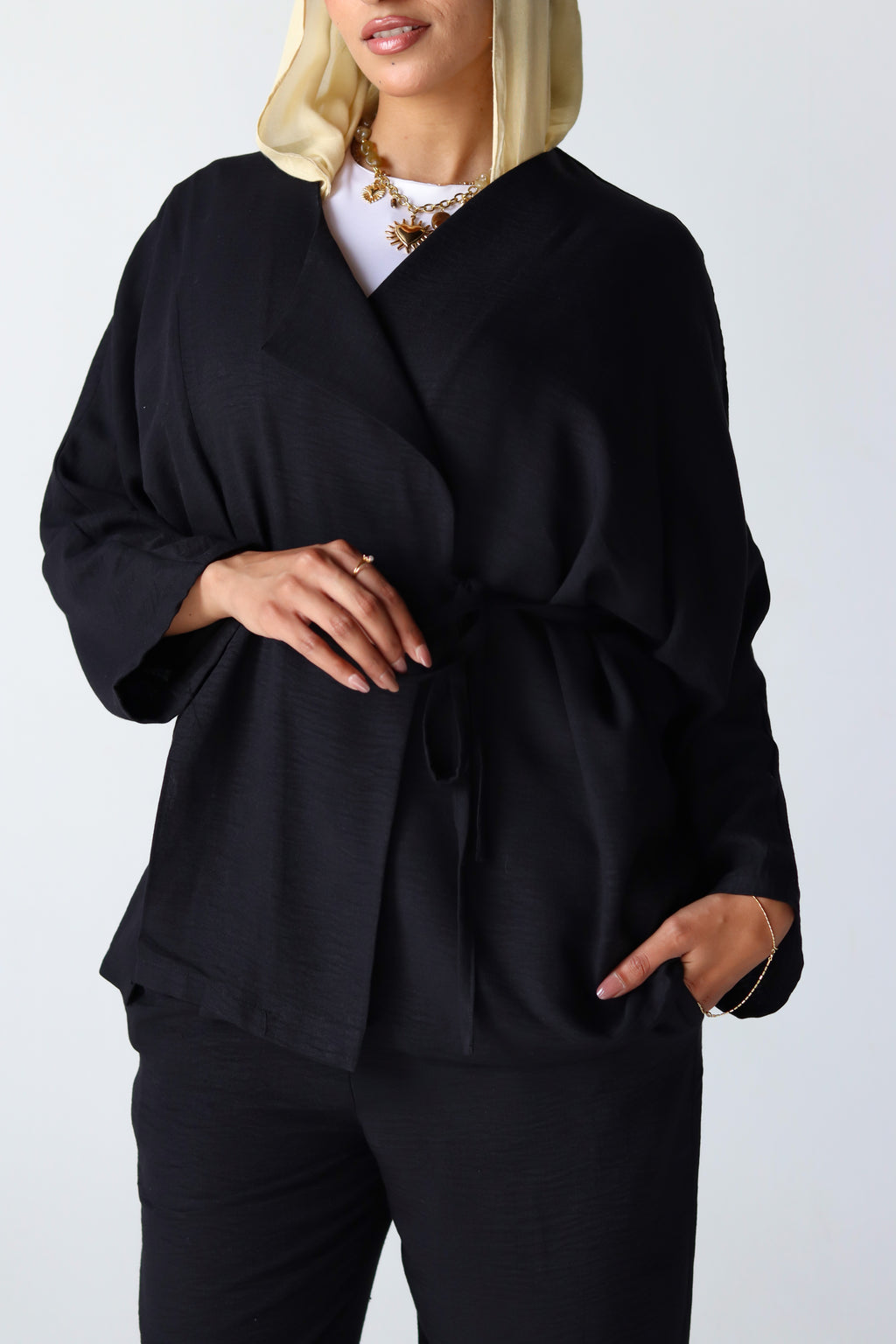 The Basic Knot Linen Set in Black