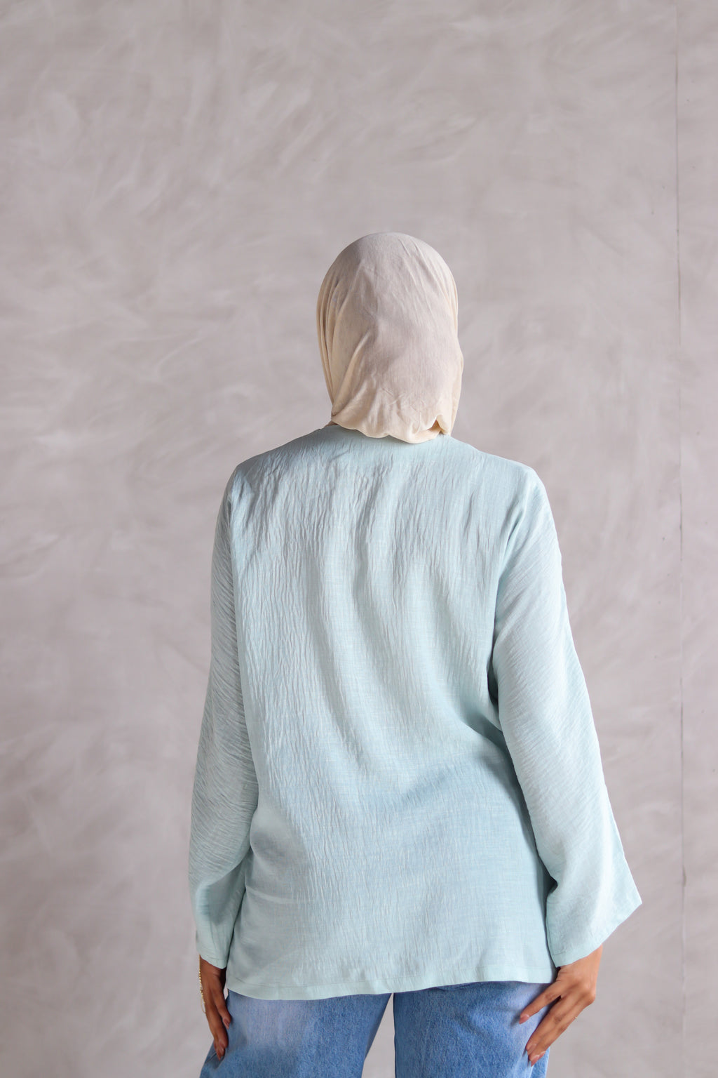 The Basic Knot Linen Top in Mint